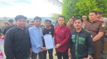 Aliansi Pemuda Serbu Dikbud dan Kejari Bombana, Desak Usut Dugaan Pungli Dana BOS . Seret nama  Elirman dan Mirna Rafiu